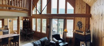 Creekside Chalet with private hot tub