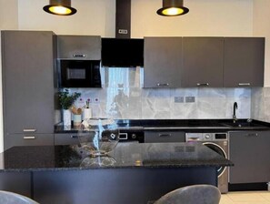 電子レンジ、オーブン、コンロ