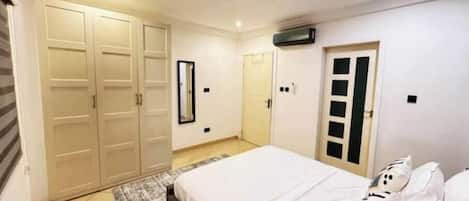 2 bedrooms, internet, bed sheets