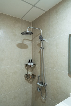 Family Quadruple Room, Balcony | Bathroom