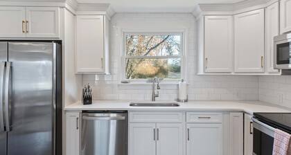 Family Retreat - 1 Mile to The Factory at Franklin