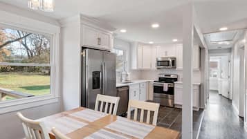 House, Multiple Beds, Patio, Garden View (Franklin Retreat) | Dining