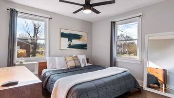 House, Multiple Beds, Patio, Garden View (Franklin Retreat) | 2 bedrooms, individually decorated, individually furnished, desk