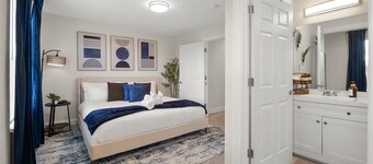 A2 Modern Townhome 9 mins to Campus & Stadium with Restaurants & Shopping Nearby