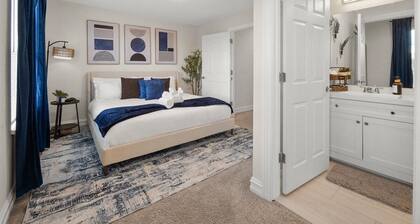 A2 Modern Townhome 9 mins to Campus & Stadium with Restaurants & Shopping Nearby