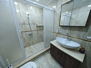 Comfort Chalet, Slope side ( Mustakil Konukevi) | Badezimmer | Dusche, Haartrockner, Handtücher, Seife