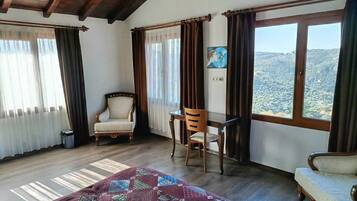Comfort Chalet, 1 Double Bed, Balcony, Valley View (Suit Room)
