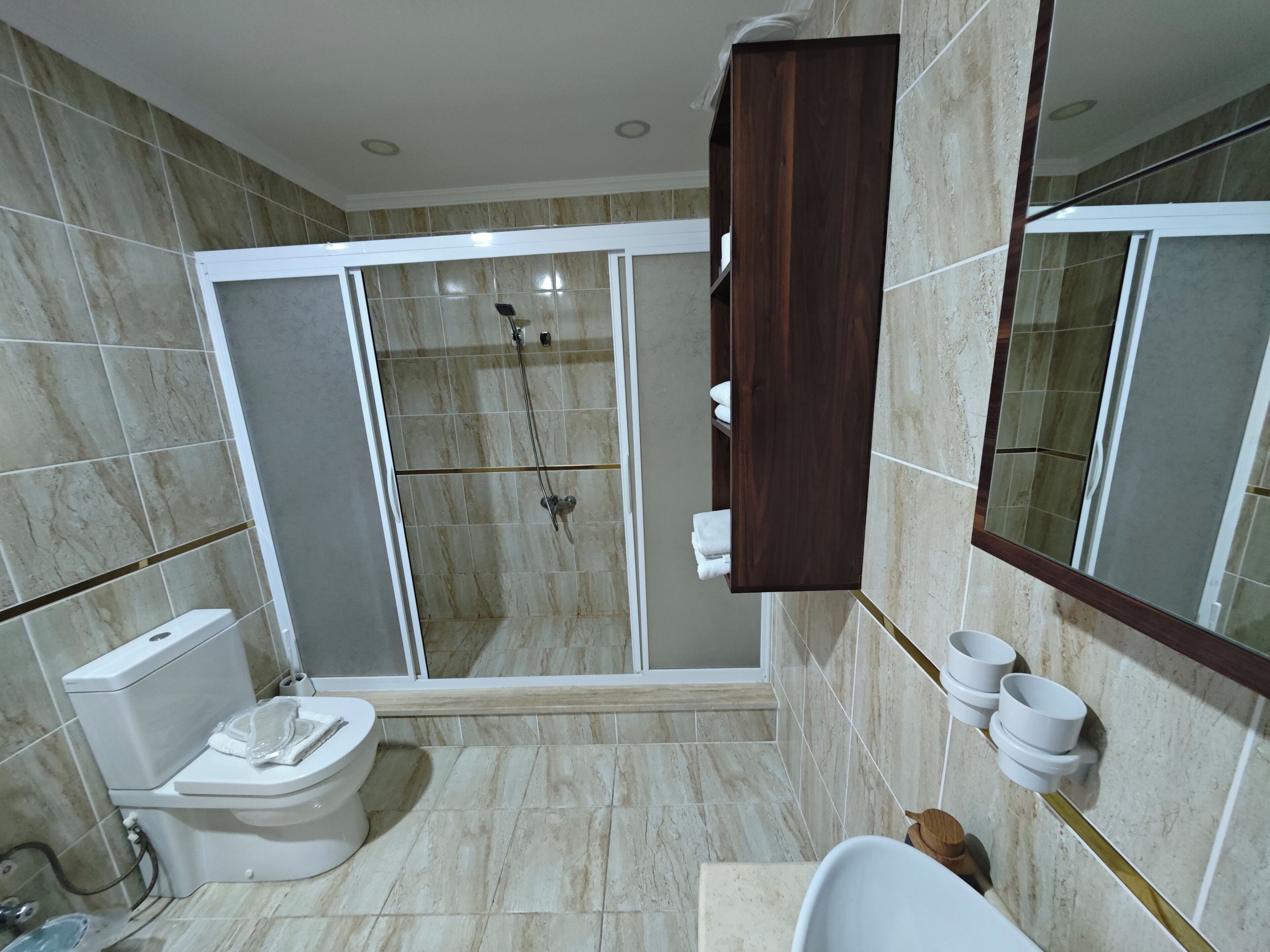 Double Room, Balcony, Mountain View ( Standard 2 ) | Banheiro | Chuveiro, secador de cabelo, toalhas de banho, sabonete