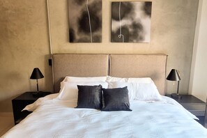 2 habitaciones, escritorio, tabla de planchar con plancha y wifi gratis 