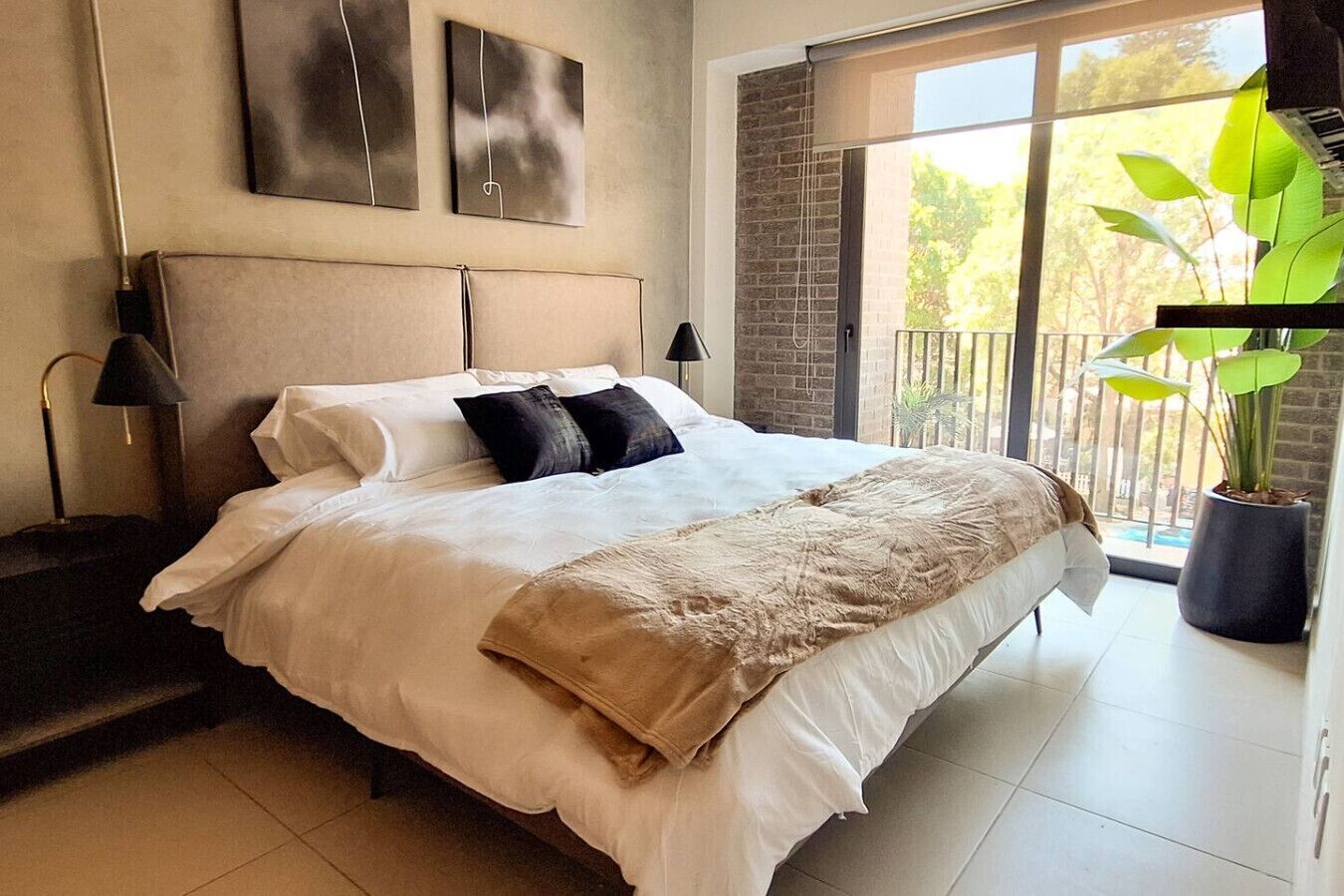 2 sovrum, skrivbord, strykjärn/strykbräda och gratis wi-fi