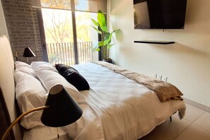 2 bedrooms, desk, iron/ironing board, free WiFi