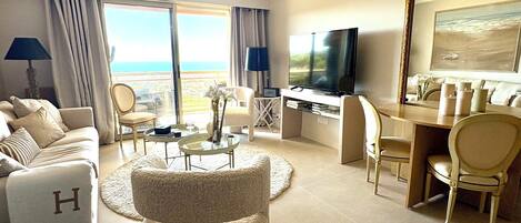 Smart TV, table tennis, books, stereo