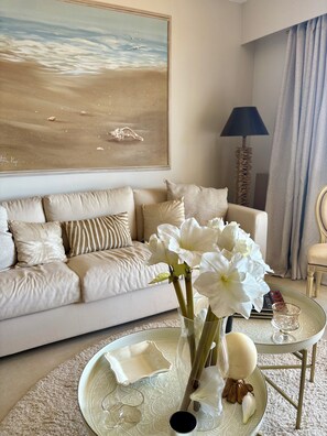 Smart TV, ping pong, books, stereo - 3-room apartment with panoramic view of the bay of Cannes / Heated pool / Tennis court (Le Cannet)