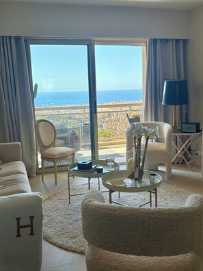 Smart TV, tenis de mesa, libros y estéreo 