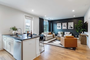 Interior - 13 Modern Condos Near Downtown Nashville 26 Total Bedrooms, Sleeps 90 The Heights by Avantstay (Nashville)
