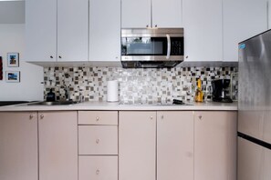 Fridge, microwave, stovetop, coffee/tea maker