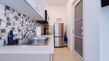 Fridge, microwave, stovetop, coffee/tea maker