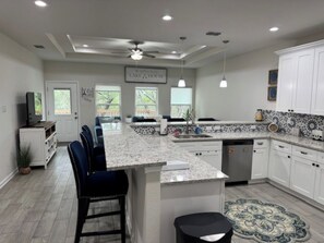 Micro-ondas, fogão, cooktop, lava-louças