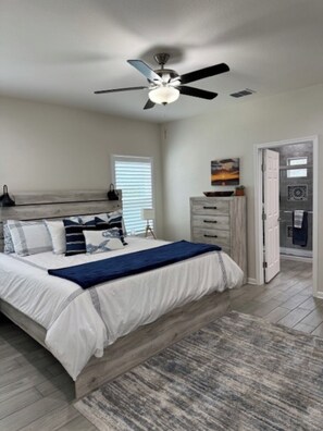 3 quartos, ferros/tábuas de passar roupa, Wi-Fi, roupa de cama