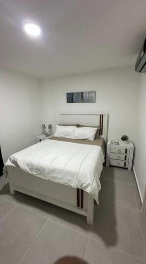 2 bedrooms, internet, bed sheets