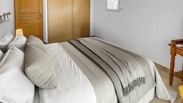 4 Schlafzimmer, Bügeleisen/Bügelbrett, kostenloses WLAN