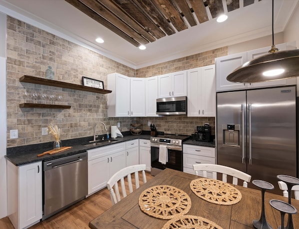Appart'hôtel, plusieurs lits, patio, vue jardin (Carters Court Grand Escape) | Cuisine privée