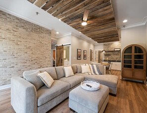 Condo, Multiple Beds, Patio, Garden View (Carters Court Grand Escape) | Living area