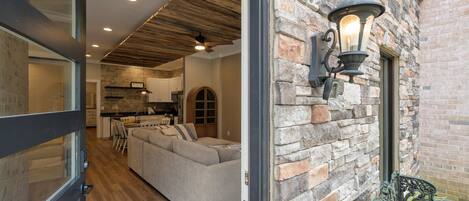 Appart'hôtel, plusieurs lits, patio, vue jardin (Carters Court Grand Escape) | Intérieur