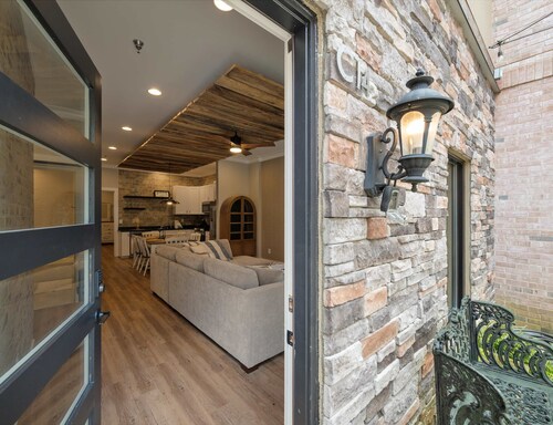 Carters Court Grand Escape