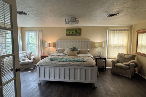 4 dormitoris, planxa i posts de planxar, wifi gratuïta i roba de llit