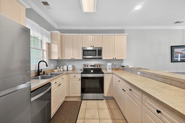 Fridge, microwave, oven, stovetop