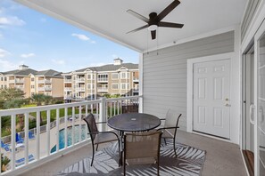 Outdoor dining - Magnolia Pointe Stay | Pool View, Near Ocean | Magnolia Pointe Luster Leaf 4895-302 (Myrtle Beach)