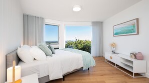 4 dormitorios, tabla de planchar con plancha, cuna de viaje