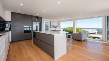 Kühlschrank, Ofen, Herdplatte, Geschirrspüler