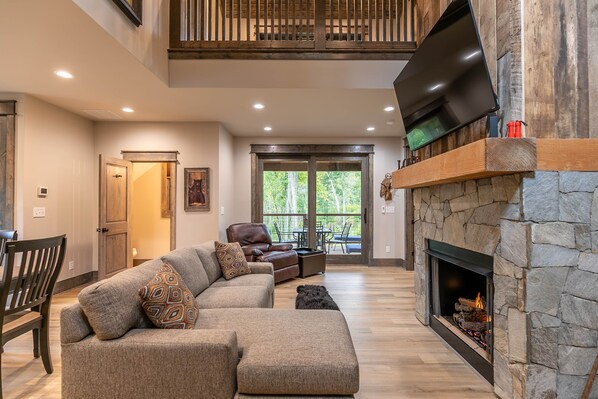 スマートテレビ、暖炉