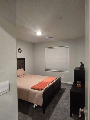 4 chambres, accès à Internet, literie fournie