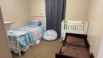 4 makuuhuonetta, ilmainen Wi-Fi, vuodevaatteet