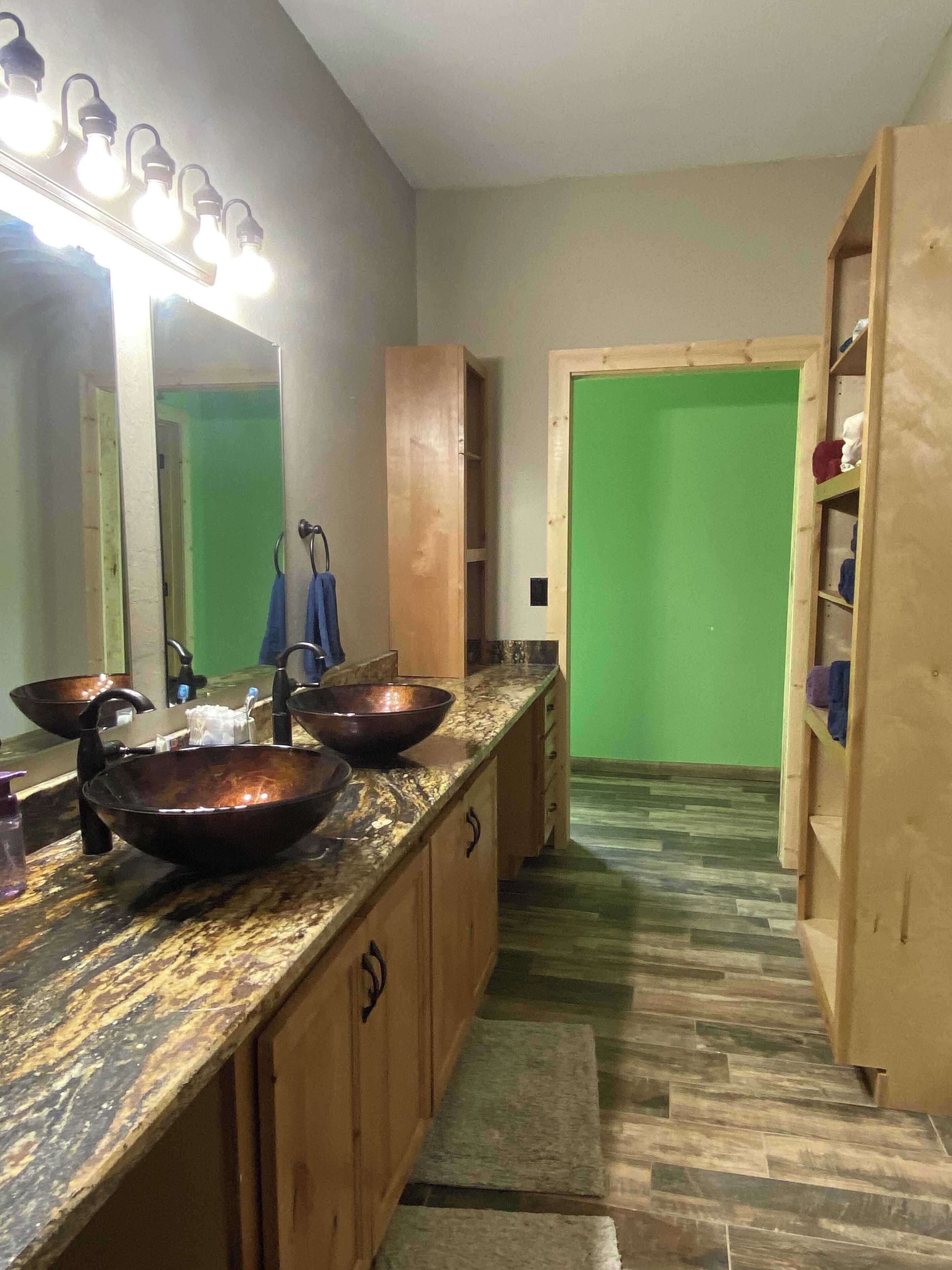 淋浴设施、吹风机、坐浴桶、毛巾