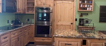 Redbud Honey - Country Cabin away from it all