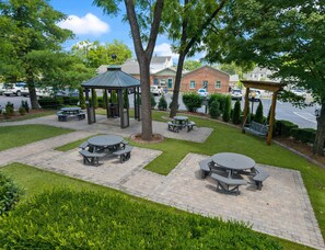 Appart'hôtel, plusieurs lits, patio, vue jardin (Carters Court Serene Hideaway) | Vue de la chambre