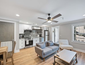 Appart'hôtel, plusieurs lits, patio, vue jardin (Carters Court Serene Hideaway) | Intérieur