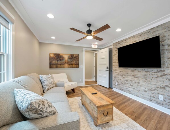 Appart'hôtel, plusieurs lits, patio, vue jardin (Carters Court Serene Hideaway) | Coin séjour