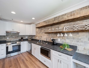 Appart'hôtel, plusieurs lits, patio, vue jardin (Carters Court Serene Hideaway) | Cuisine privée
