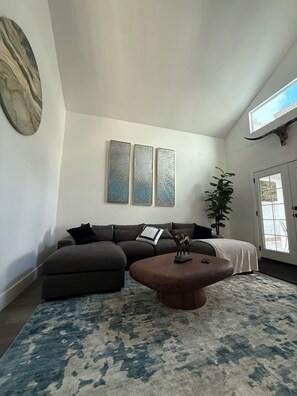 Televisión y chimenea 