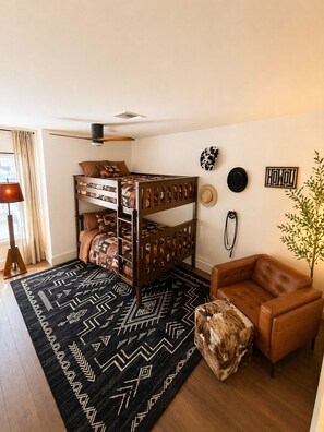 4 Schlafzimmer, Bügeleisen/Bügelbrett, kostenloses WLAN, Bettwäsche