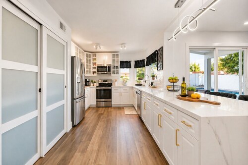 Modern Scottsdale Oasis Near Old Town–Pool, Waterfall, Glam Room & Putting Green