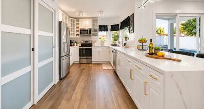 Modern Scottsdale Oasis Near Old Town–Pool, Waterfall, Glam Room & Putting Green