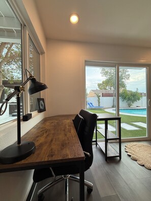 Interior - Luxury Scottsdale Golden Oasis - Pool w waterfall, jacuzzi, golf, bbq grill! (Scottsdale)