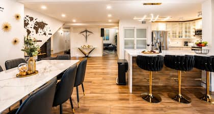 Modern Scottsdale Oasis Near Old Town–Pool, Waterfall, Glam Room & Putting Green