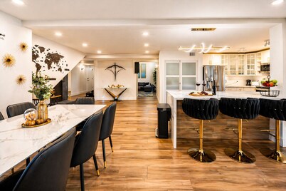 Modern Scottsdale Oasis Near Old Town–Pool, Waterfall, Glam Room & Putting Green